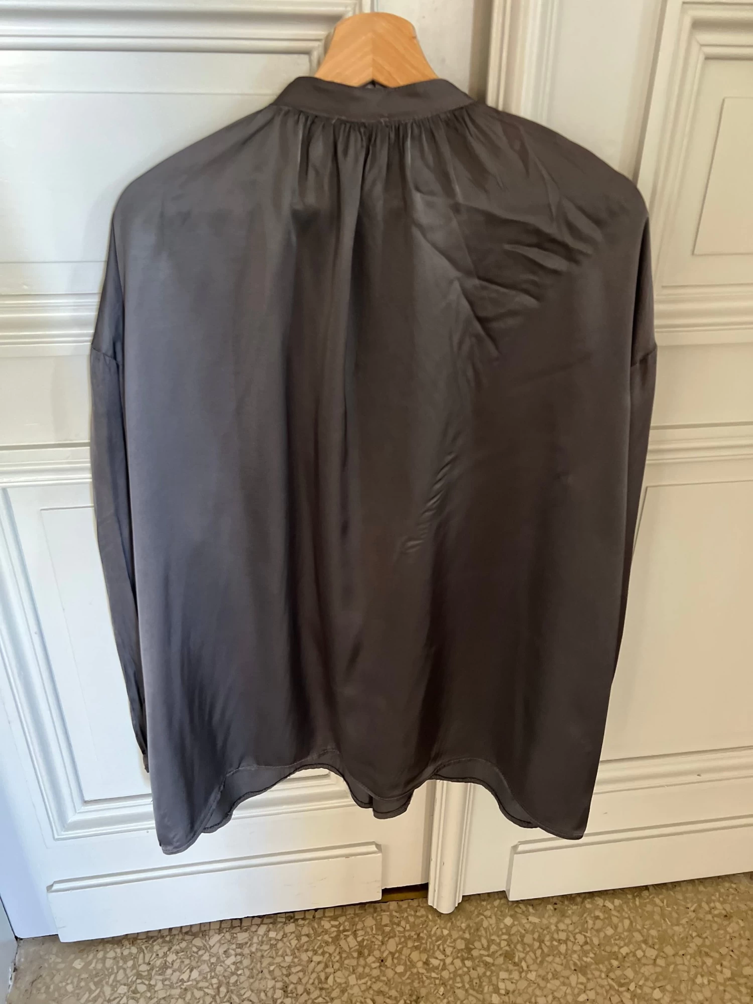 Ariane Brodier Chemise Johanna Paris Fluide Et Satinée 5 Ariane Brodier Chemise Johanna Paris Fluide Et Satinée – Image 3