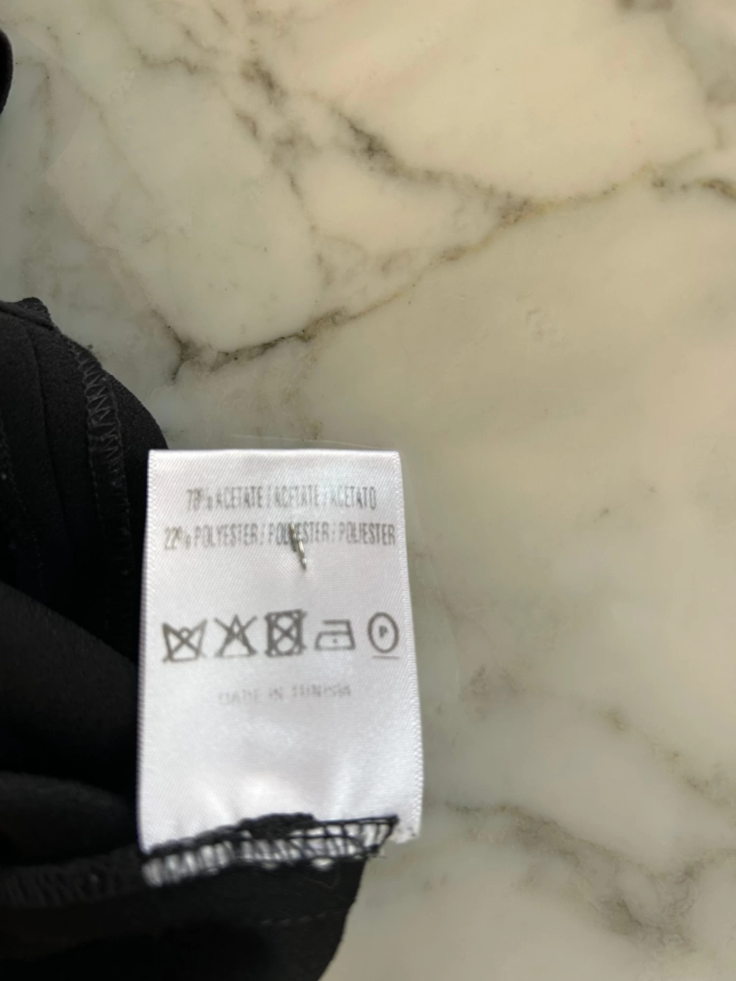 Ariane Brodier Combinaison Pantalon Sandro Noire à Bretelle 8 Ariane Brodier Combinaison Pantalon Sandro Noire à Bretelle – Image 6