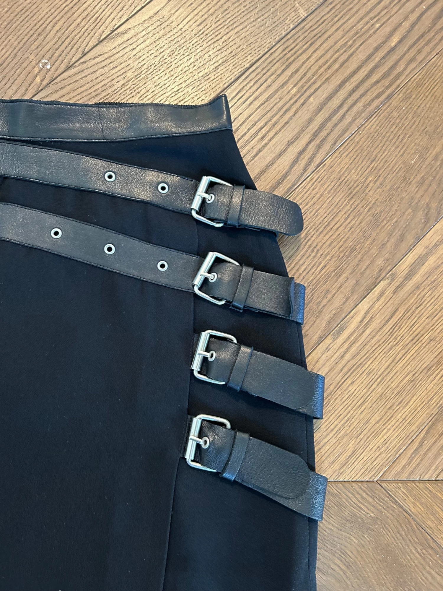 Ariane Brodier Jupe The Kooples Noire Bloucles En Cuir 4 Ariane Brodier Jupe The Kooples Noire Bloucles En Cuir – Image 2