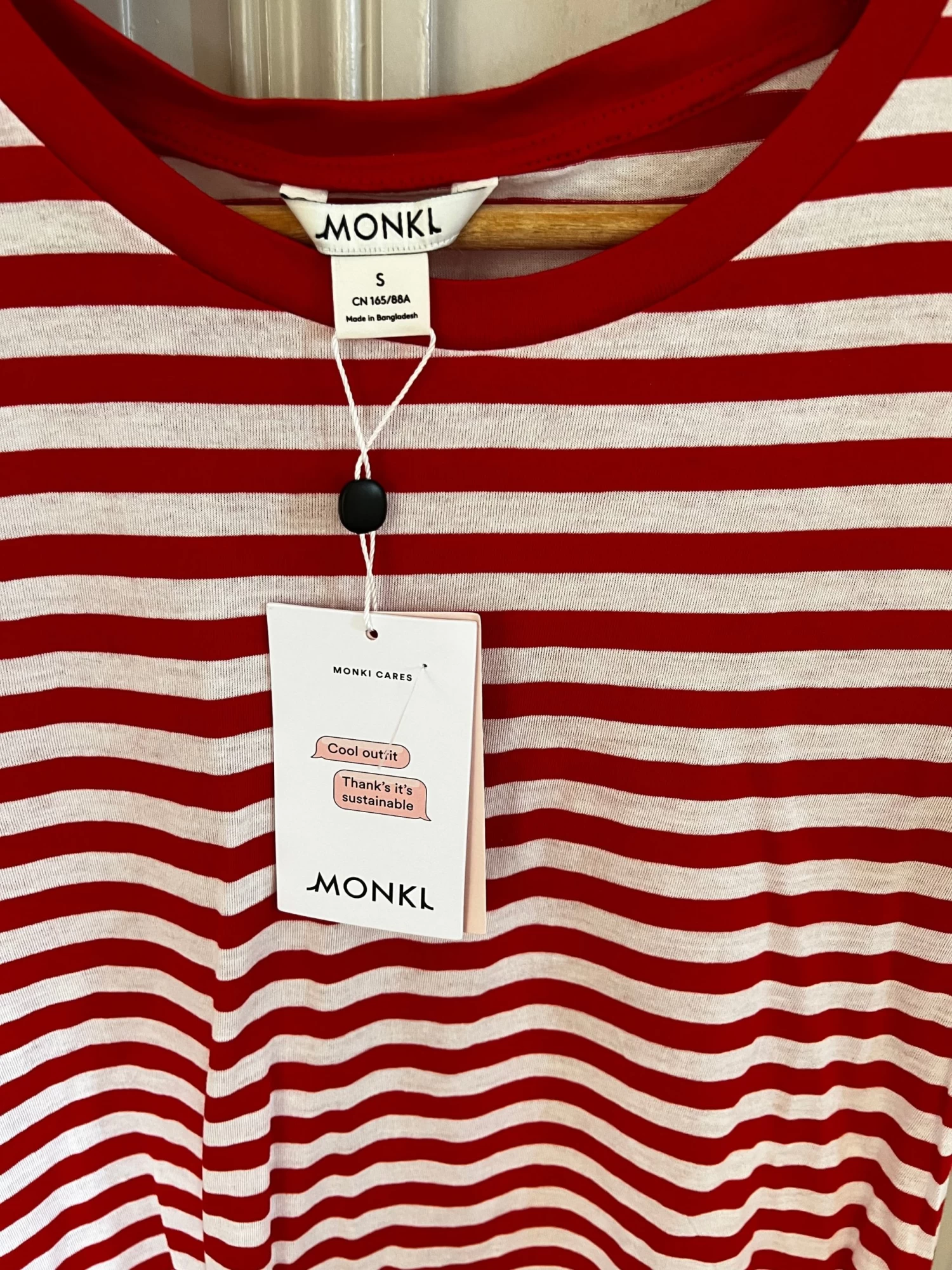 Ariane Brodier T Shirt Monki Neuf à Rayures Blanches Et Rouge 7 Ariane Brodier T Shirt Monki Neuf à Rayures Blanches Et Rouge – Image 5