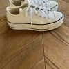 Baskets Converse En Cuir Blanches Compensées -Femmes Boutique baskets converse en cuir blanches compensees jenna 1