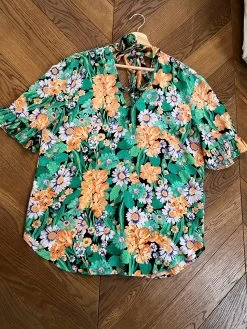 Blouse Sandro En Soie à Fleurs Vertes Et Oranges