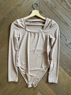 Body Beige Décolleté Carré 9 Body Beige Décolleté Carré -Femmes Boutique body beige decollete carre agnes 4