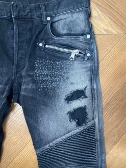 Charlotte Pirroni Homme Jean Balmain Noir Délavé Avec Fermeture Eclair Et Motifs -Femmes Boutique charlotte pirroni homme jean balmain noir delave avec fermeture eclair et motifs 3