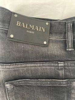 Charlotte Pirroni Homme Jean Balmain Noir Délavé Avec Fermeture Eclair Et Motifs -Femmes Boutique charlotte pirroni homme jean balmain noir delave avec fermeture eclair et motifs 9