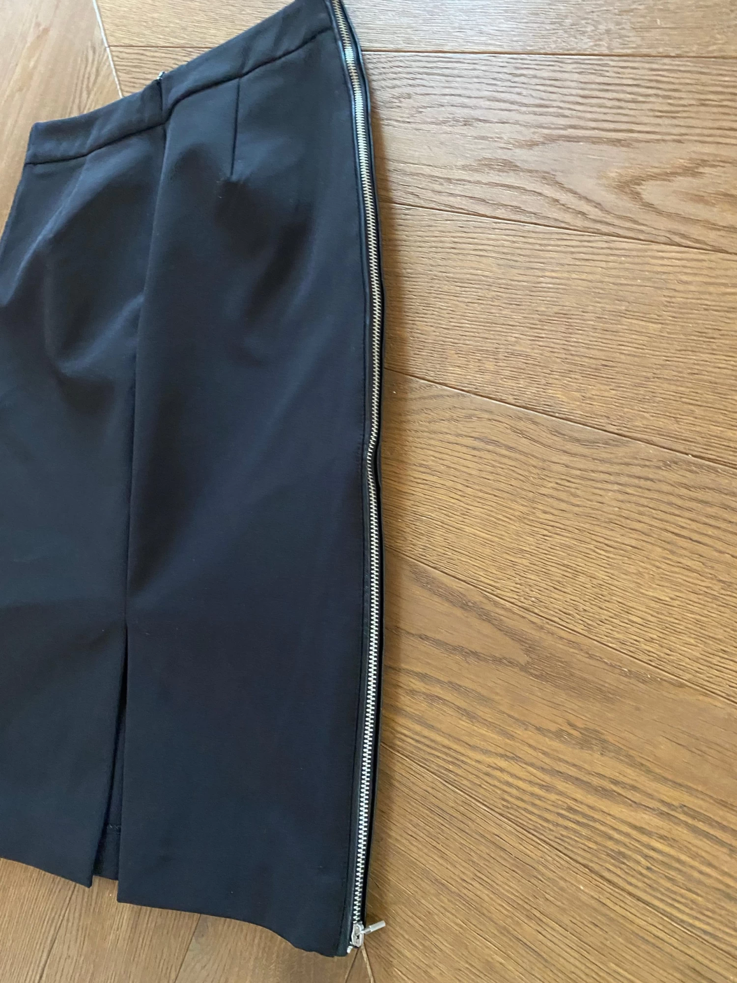 Charlotte Pirroni Jupe Zara Noire Fermeture Sur Le Côté 7 Charlotte Pirroni Jupe Zara Noire Fermeture Sur Le Côté – Image 5