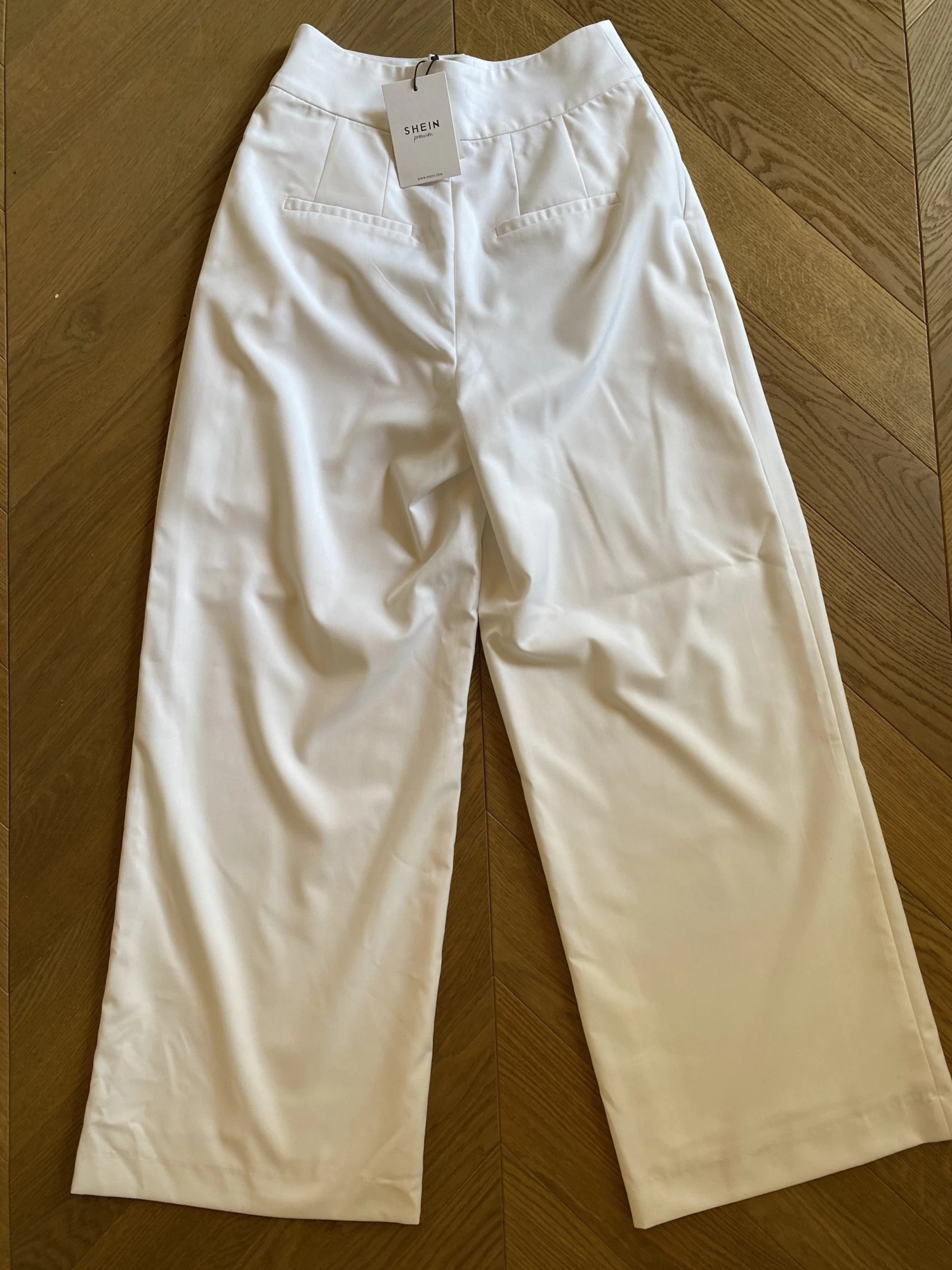 Charlotte Pirroni Pantalon Shein Premium Neuf Blanc évasé 9 Charlotte Pirroni Pantalon Shein Premium Neuf Blanc évasé – Image 7