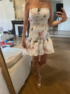 Charlotte Pirroni Robe Asos Neuve Avec étiquettes Printanière à Fleurs