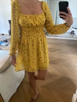 Charlotte Pirroni Robe Nastygal Moutarde à Fleurs