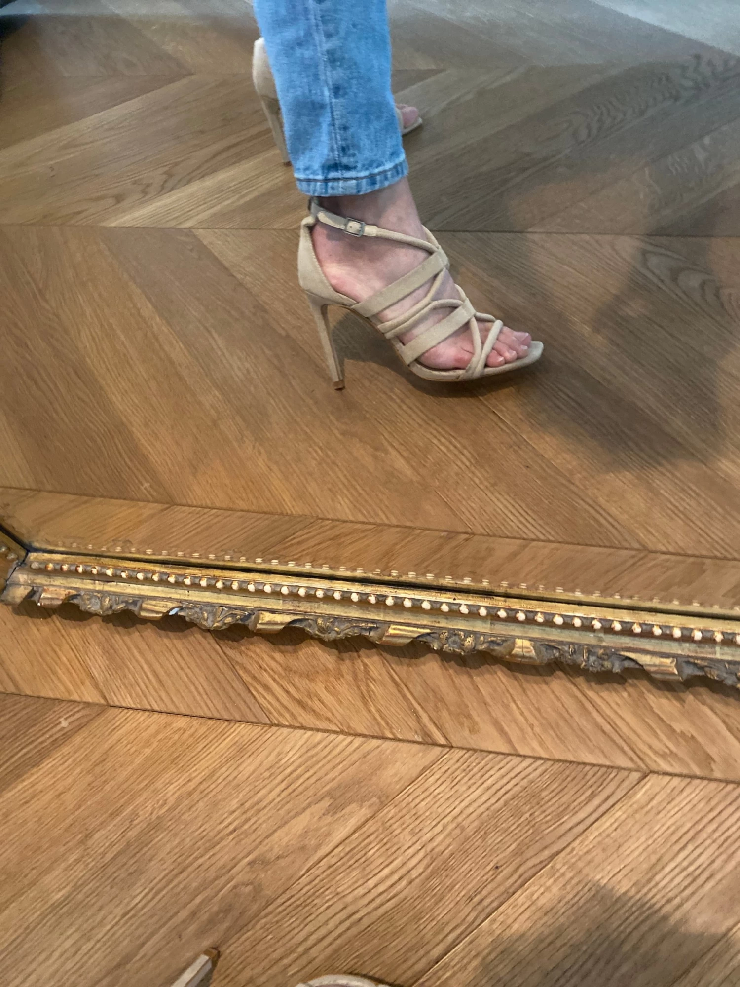 Charlotte Pirroni Sandales Zara Beiges à Talons 7 Charlotte Pirroni Sandales Zara Beiges à Talons – Image 5