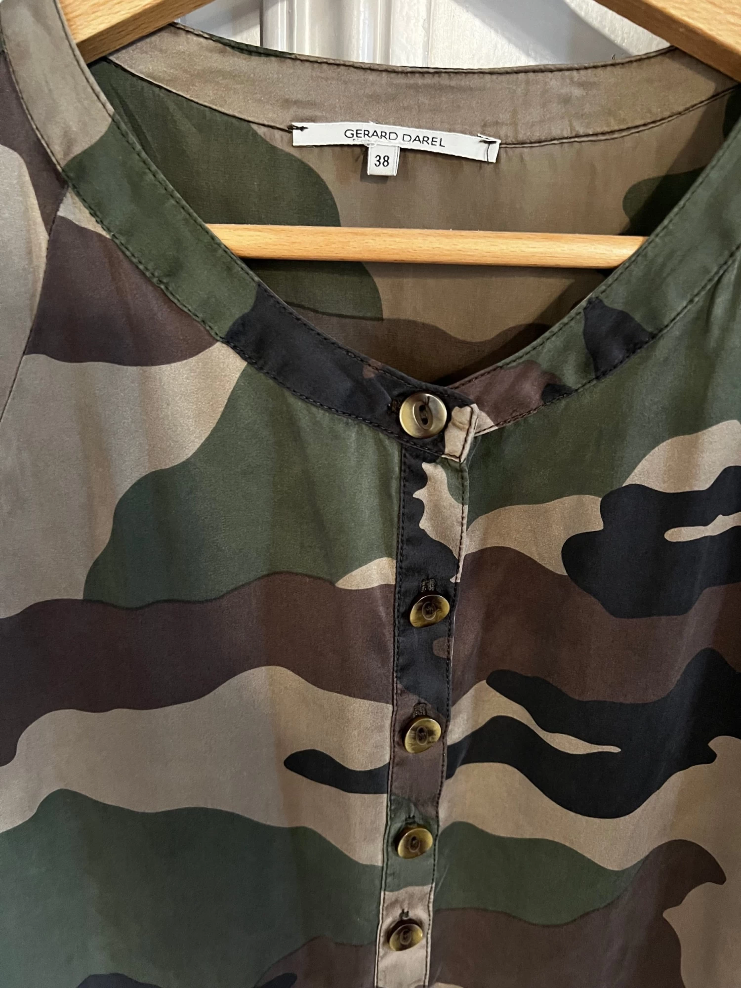 Chemise Gérard Darel En Soie Militaire 9 Chemise Gérard Darel En Soie Militaire – Image 7