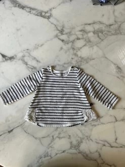 Haut Manche Longue Rayé Noir Et Blanc Avec Dentelle 6 Mois