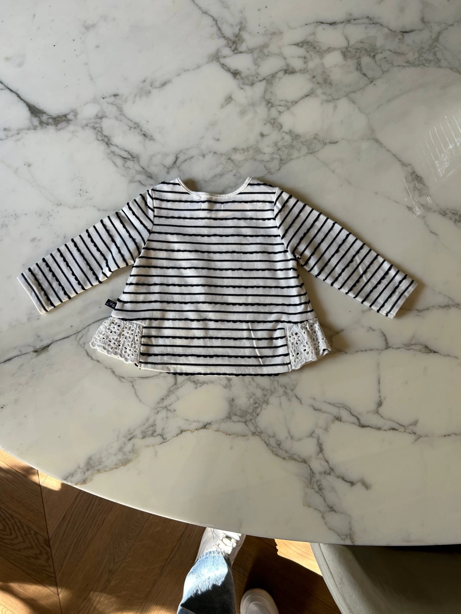 Haut Manche Longue Rayé Noir Et Blanc Avec Dentelle 6 Mois 6 Haut Manche Longue Rayé Noir Et Blanc Avec Dentelle 6 Mois – Image 4