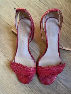 Sandales Rouge Texto -Femmes Boutique image 33611c62 f481 48e4 b2b4 5bc3e3c470da