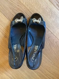 Sandales Chanel Vernis 21 Sandales Chanel Vernis -Femmes Boutique image 86b5fdba bde6 4362 94df 8b7e849a92de