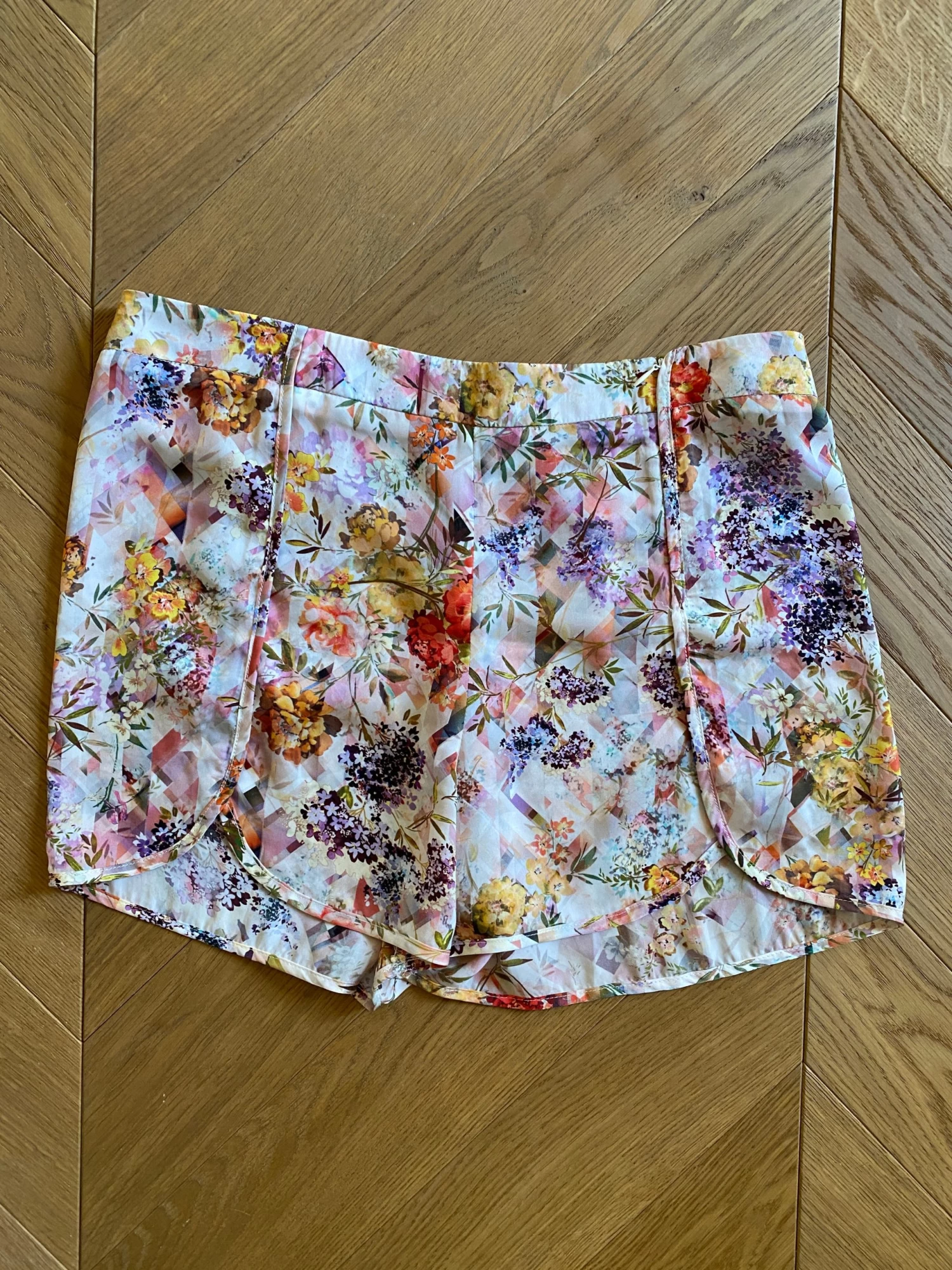 Lisa Short à Fleurs Sisley 7 Lisa Short à Fleurs Sisley – Image 5