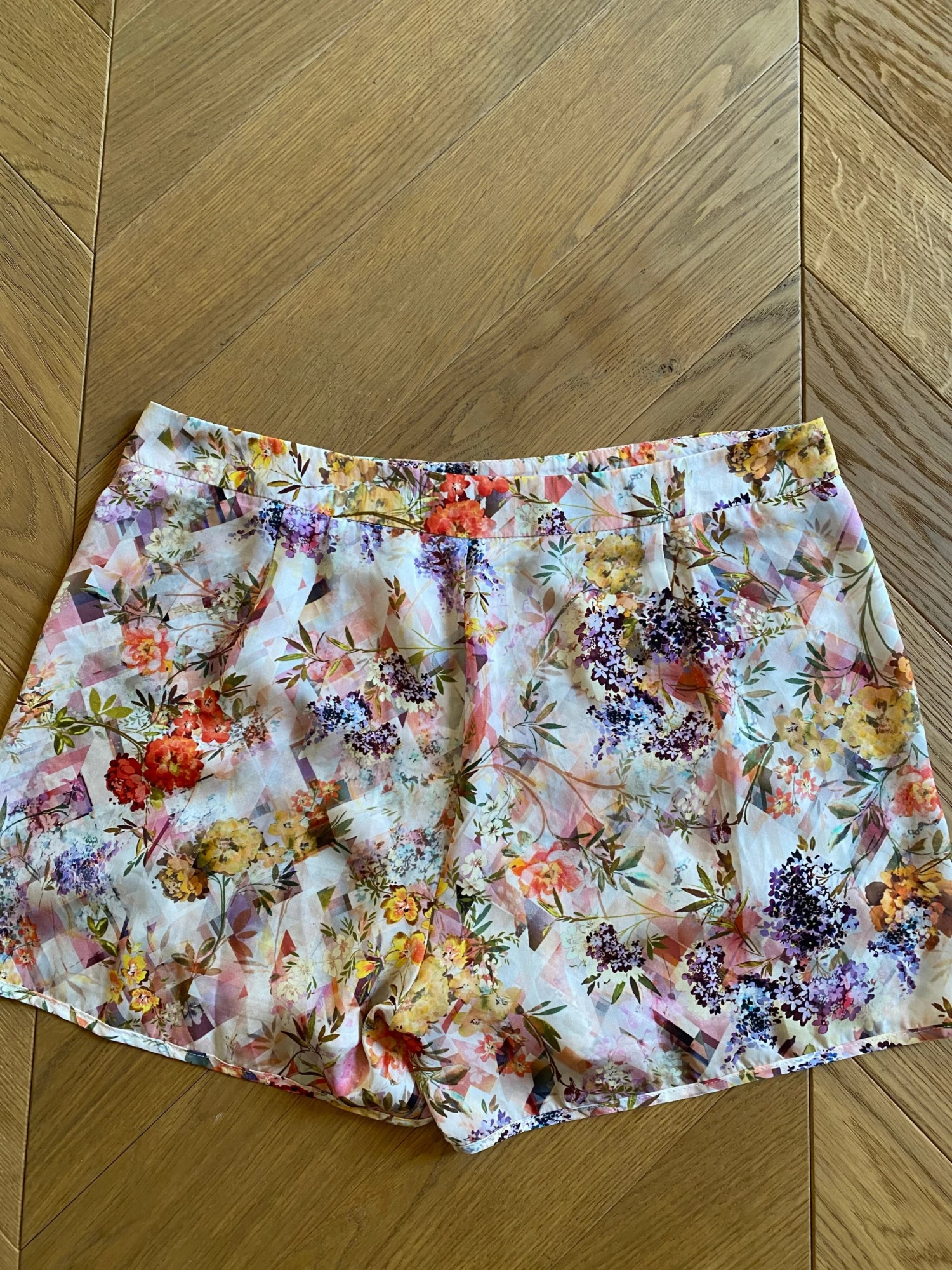 Lisa Short à Fleurs Sisley 8 Lisa Short à Fleurs Sisley – Image 6