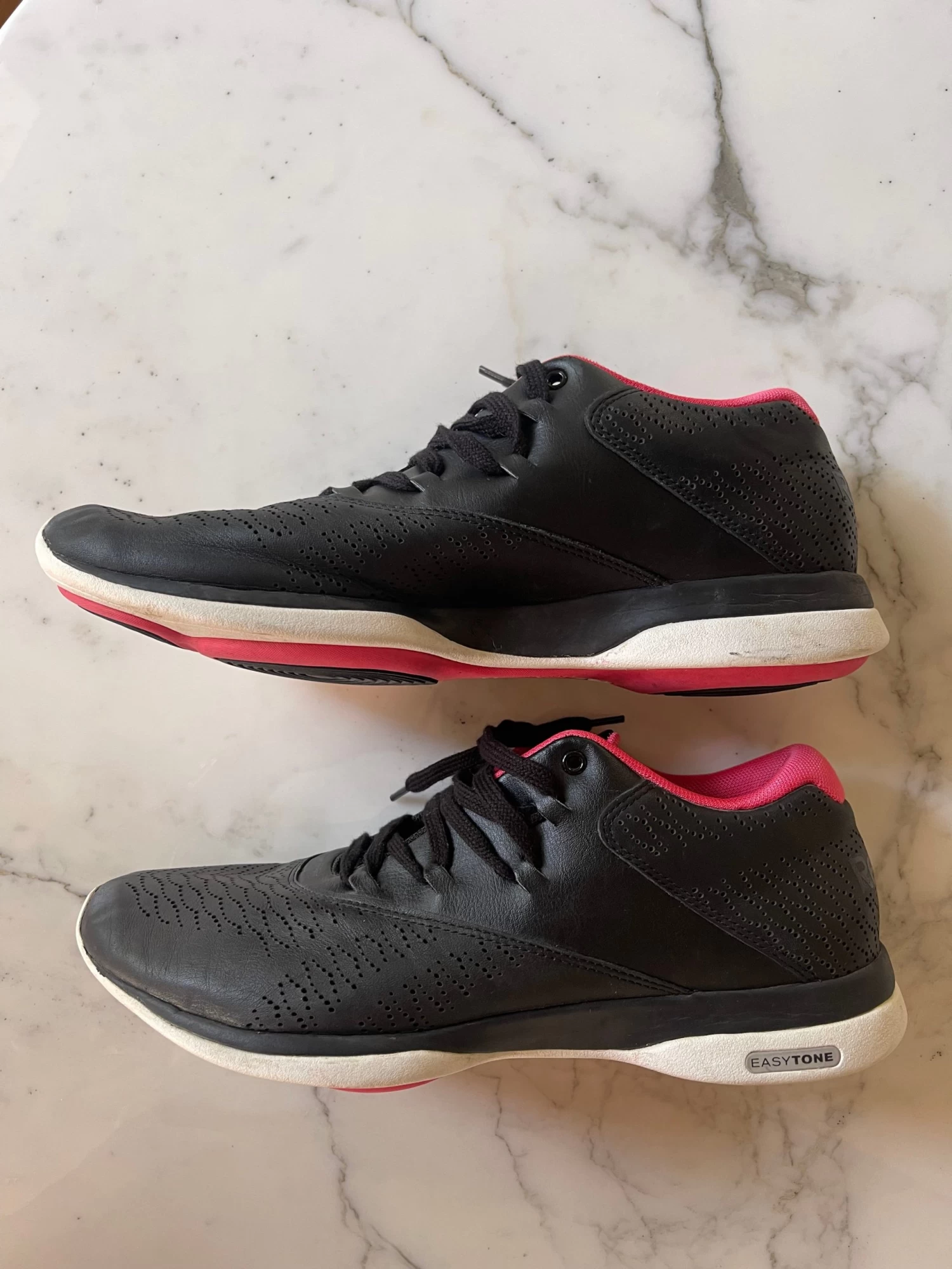 Marine Lorphelin Baskets Reebok Roses Et Noires 5 Marine Lorphelin Baskets Reebok Roses Et Noires – Image 3