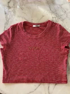 Marine Lorphelin Crop Top Guess Rayé Rouge Et Blanc -Femmes Boutique marine lorphelin crop top guess raye rouge et blanc 6