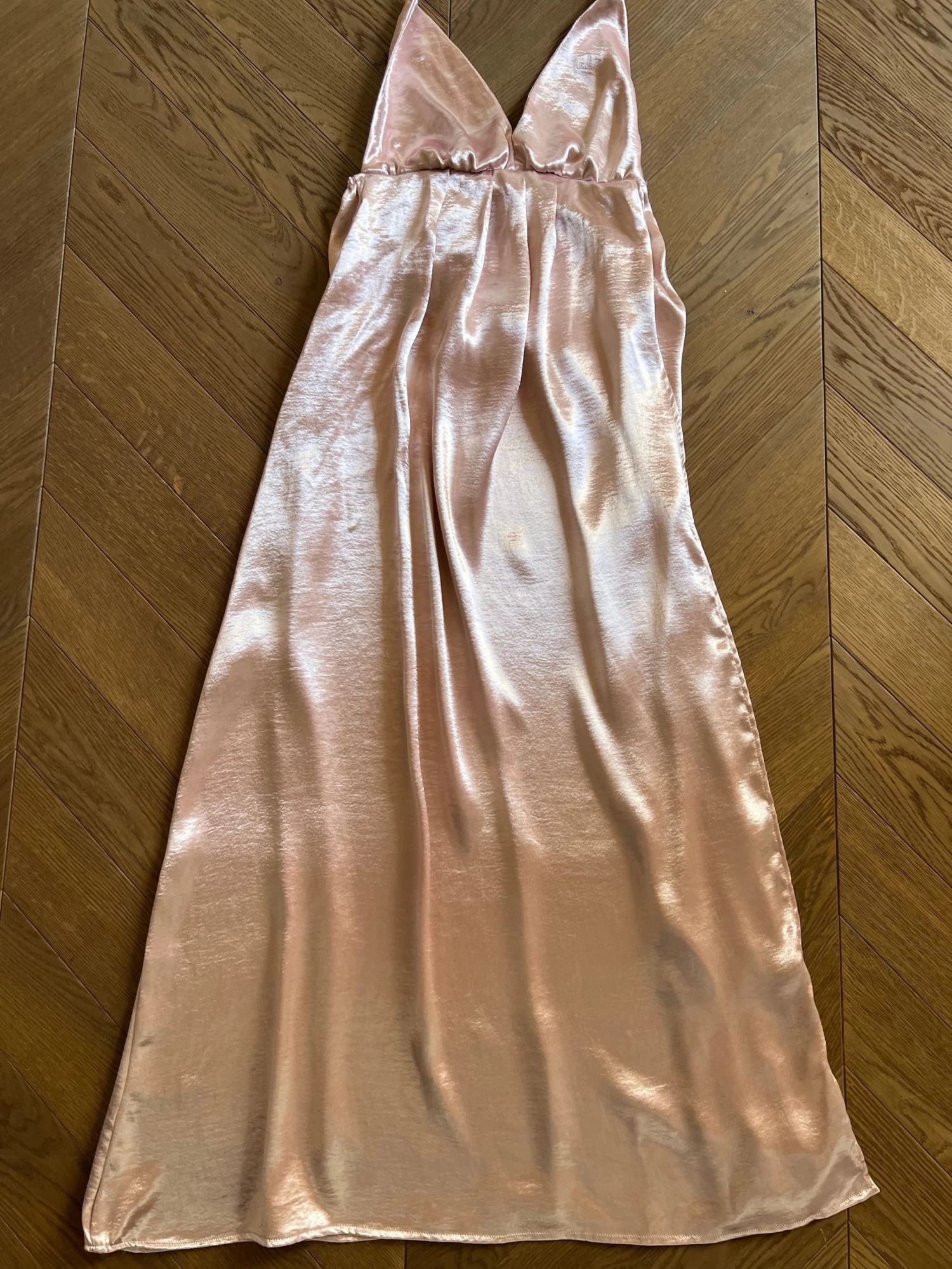 Robe Longue Rose Satinée 7 Robe Longue Rose Satinée – Image 5