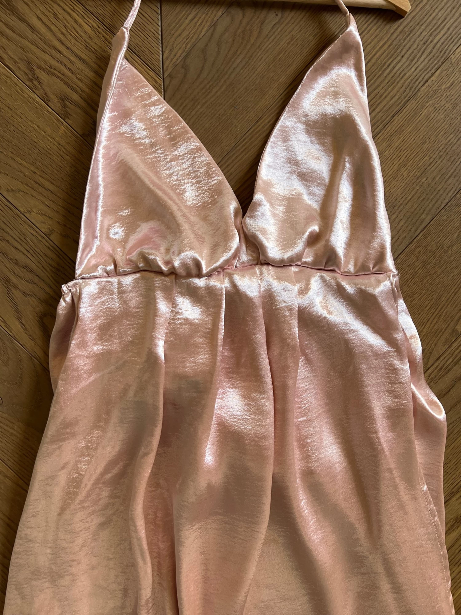 Robe Longue Rose Satinée 8 Robe Longue Rose Satinée – Image 6