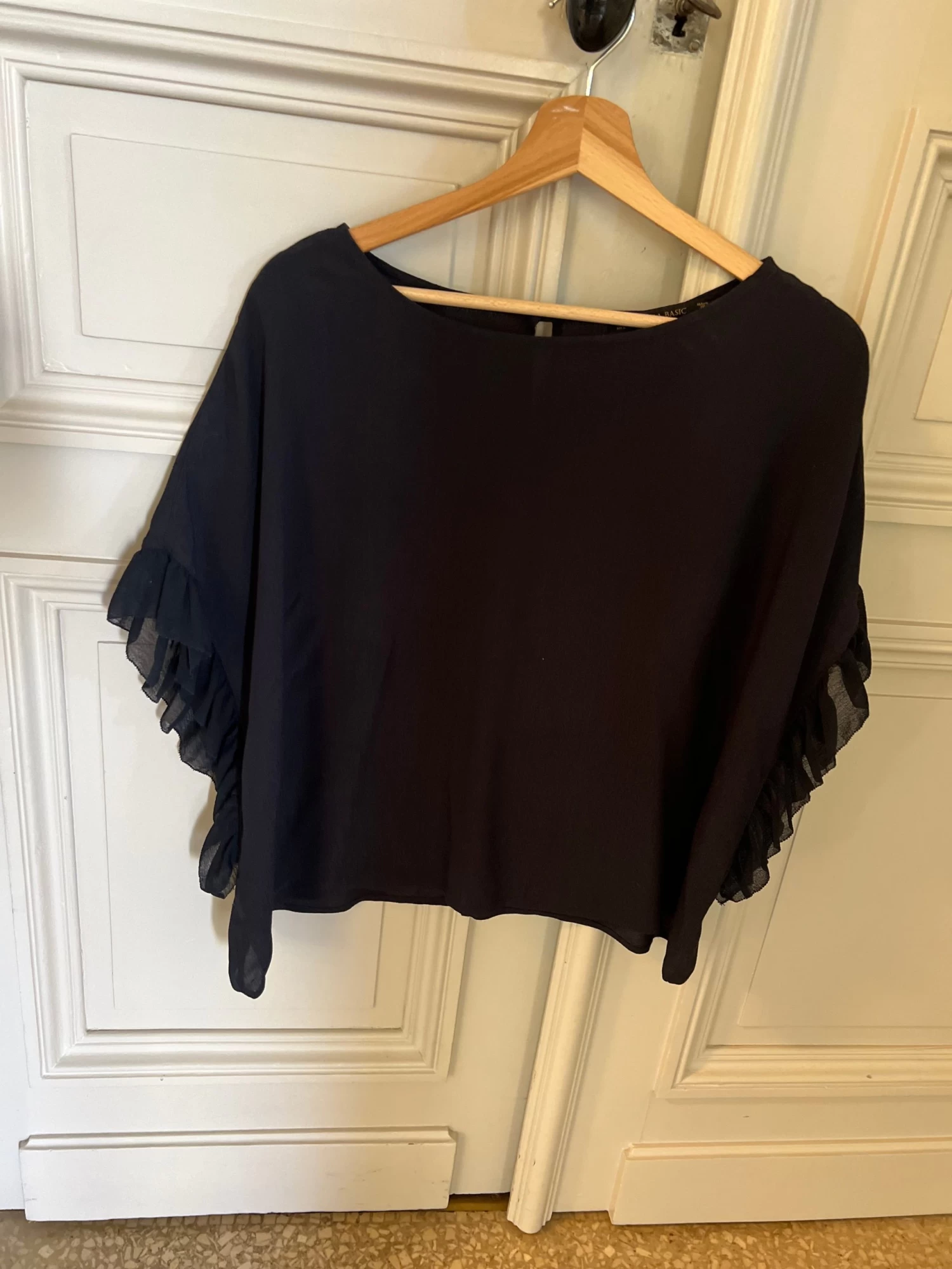 T Shirt Zara Bleu Marine Volants Aux Manches 8 T Shirt Zara Bleu Marine Volants Aux Manches – Image 6