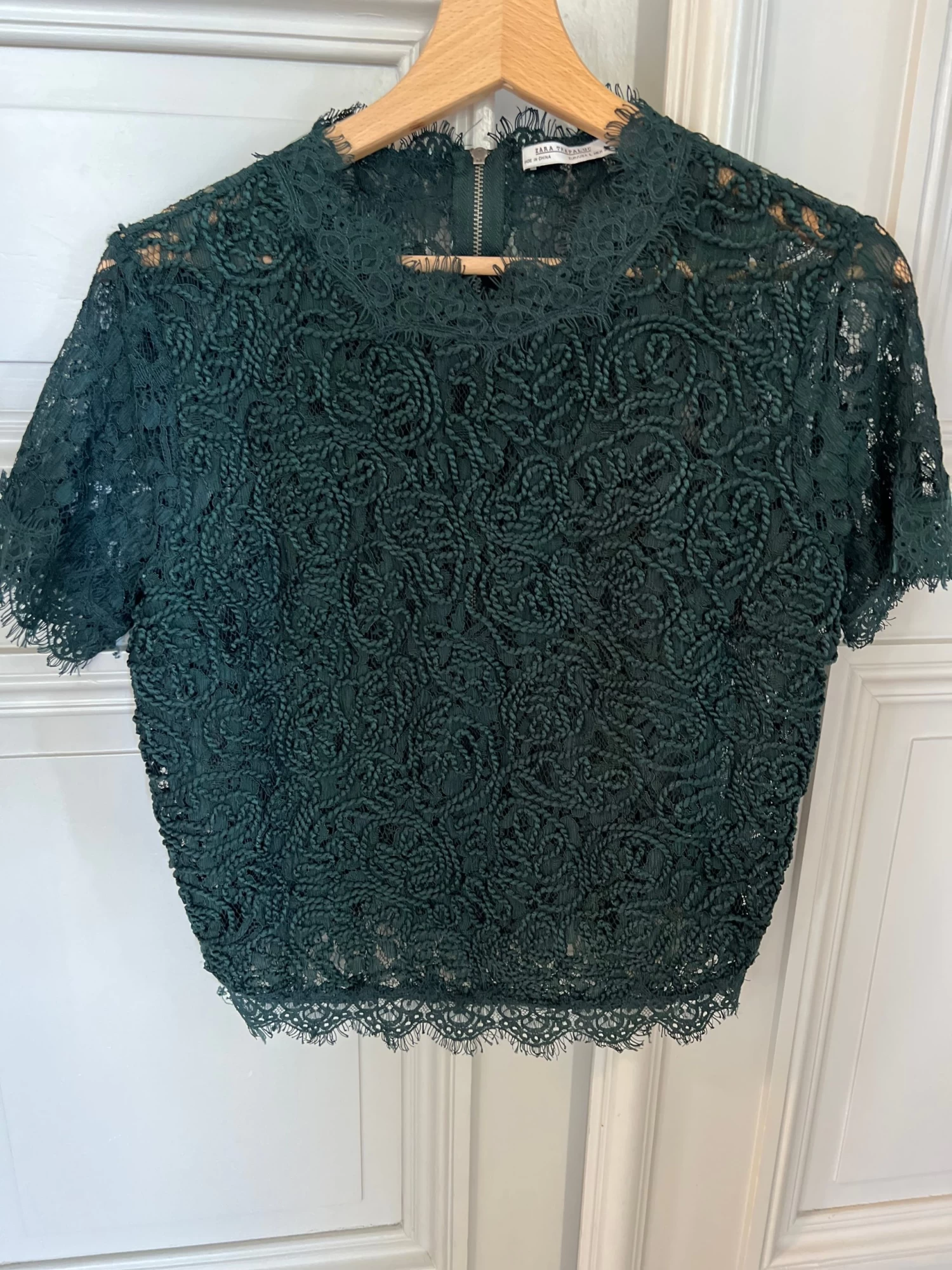 T Shirt Zara En Dentelle Vert Sapin 4 T Shirt Zara En Dentelle Vert Sapin – Image 2