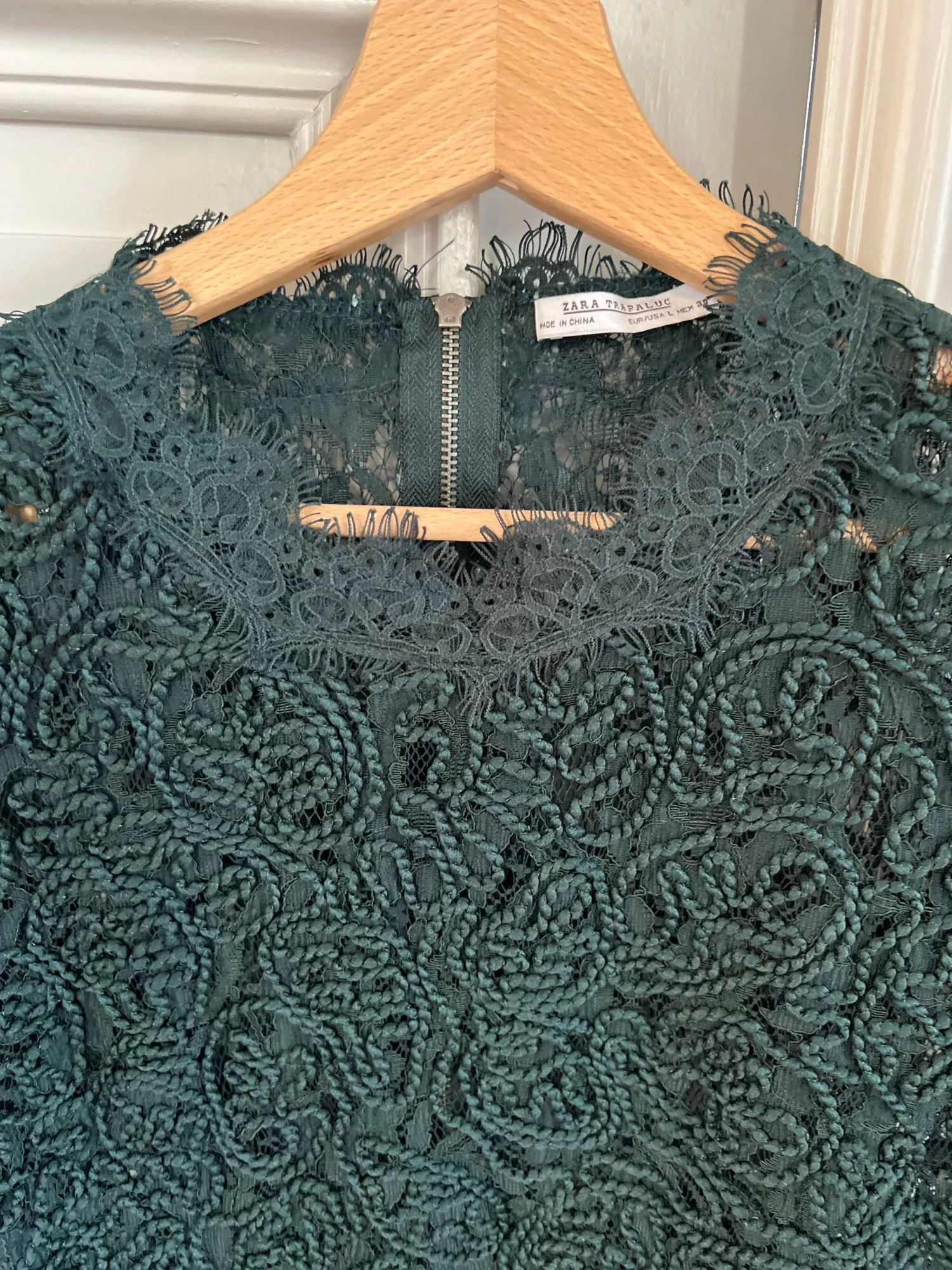 T Shirt Zara En Dentelle Vert Sapin 5 T Shirt Zara En Dentelle Vert Sapin – Image 3